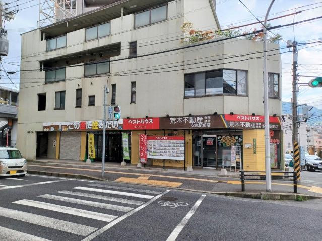 西原ビルの建物外観