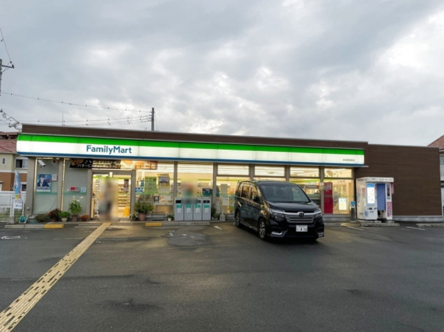 コンビニ　ファミリーマート泉佐野俵屋店（コンビニ）まで570m