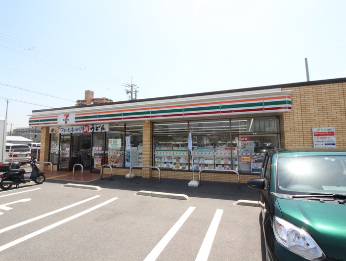 コンビニ　セブンイレブン（コンビニ）まで52m