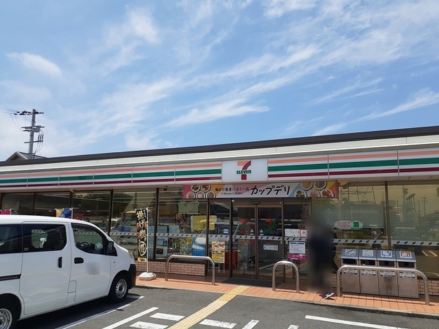 コンビニ　セブンイレブン様（コンビニ）まで393m