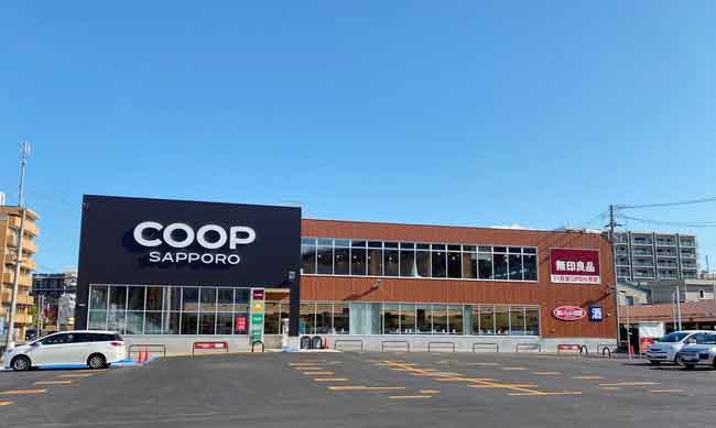 ショッピングセンター　無印良品コープさっぽろやまはな店（ショッピングセンター）まで443m