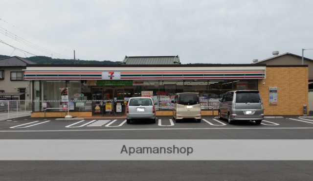 コンビニ　セブンイレブン（コンビニ）まで745m