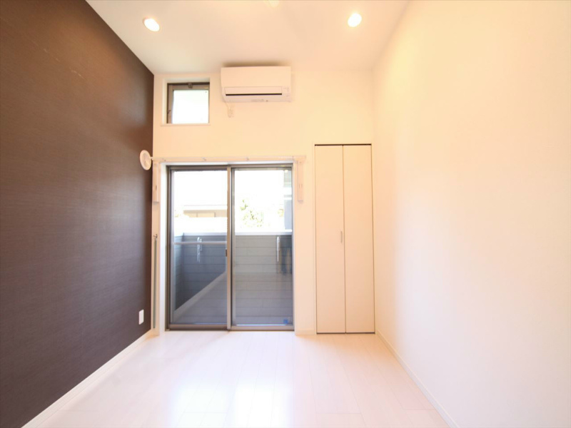 バルコニー　洋室6帖　上段ロフト6.1帖（収納でもお部屋でも使えます）