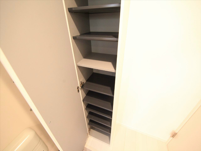 玄関　玄関　シューズボックス付（収納充実してます）