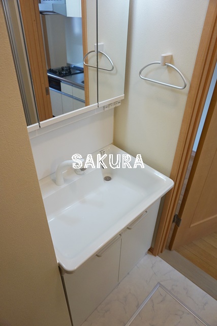 洗面設備　身支度に欠かせない独立洗面台♪