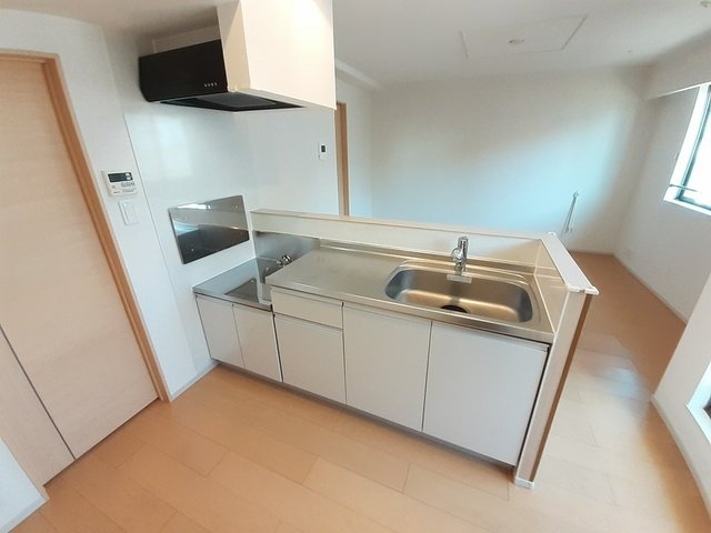 キッチン　コンパクトなキッチンで掃除もラクラク