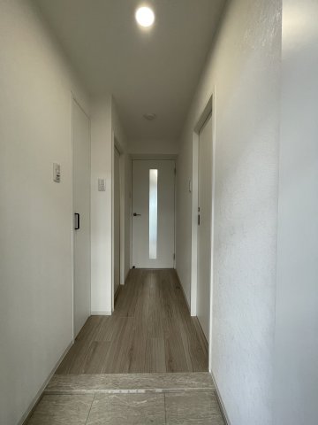 玄関　※同物件参考写真