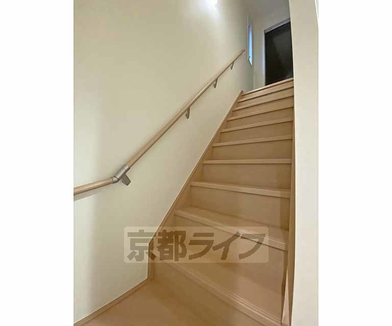 その他部屋・スペース　手すり付きの階段です。