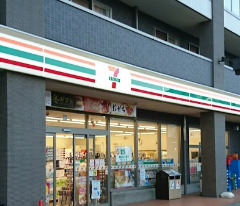 コンビニ　セブンイレブン 飯山満駅前店（コンビニ）まで272m