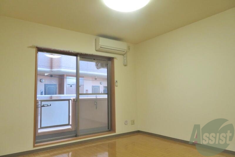 その他部屋・スペース　大きな窓で光がたくさん差し込んできますね。