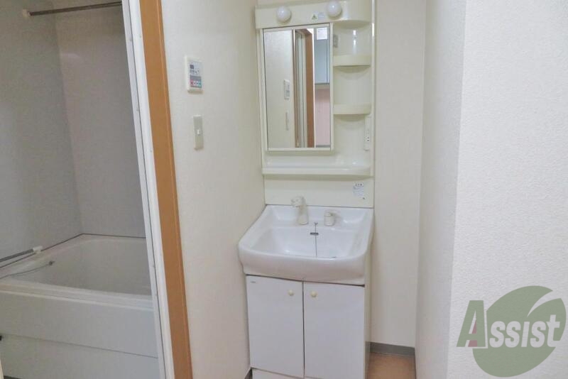 洗面設備　洗面台は独立しています。朝の身支度はこちらでどうぞ～