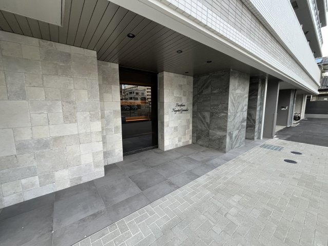 エントランス　ゆとりのあるエントランスです