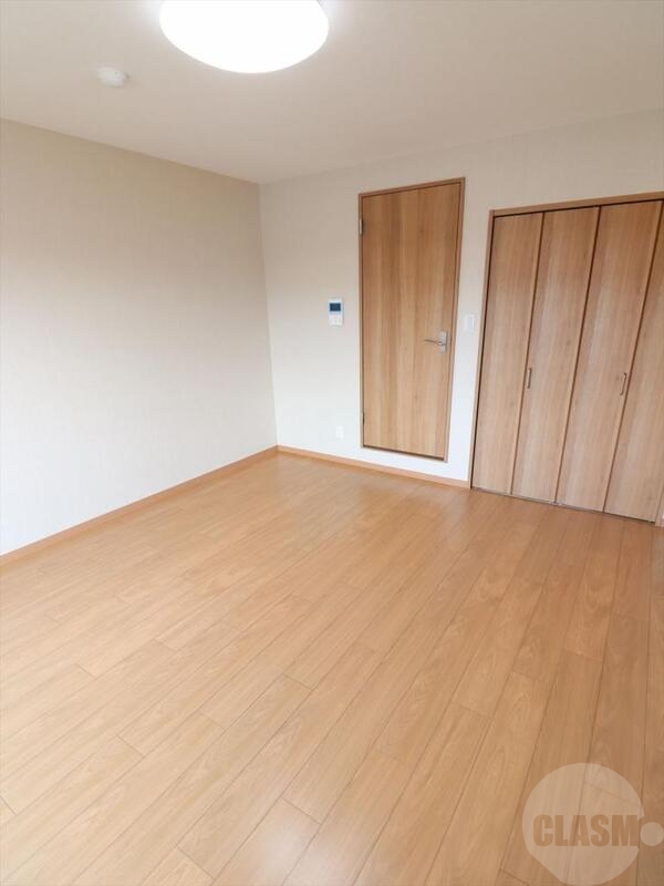 居室・リビング　７．４帖の洋室です