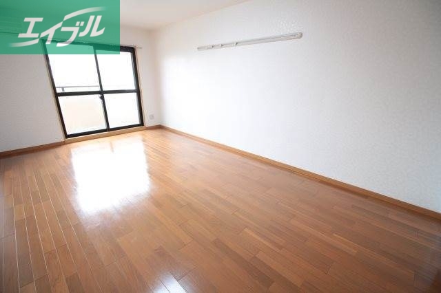 居室・リビング　別のお部屋の写真です。実際とは異なります。