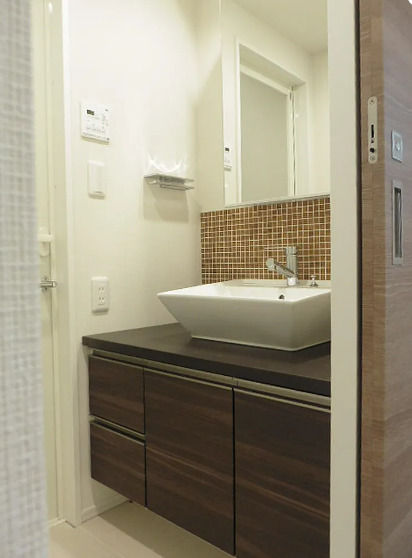 洗面設備　スペースが確保できる洗面所です