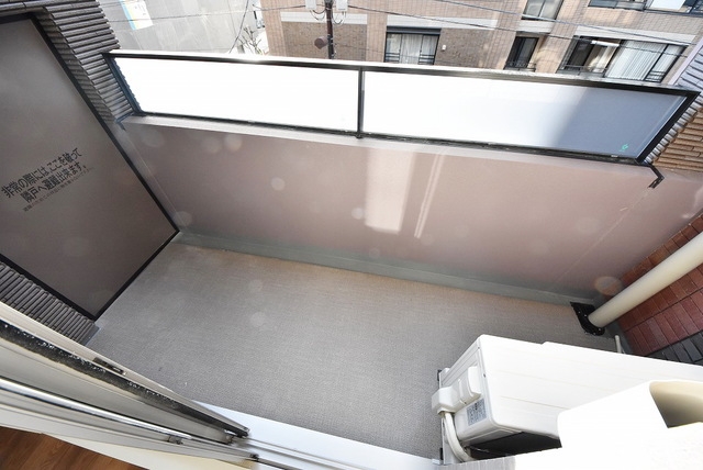 バルコニー　外からの目が気にならないバルコニーで洗濯物が干せます