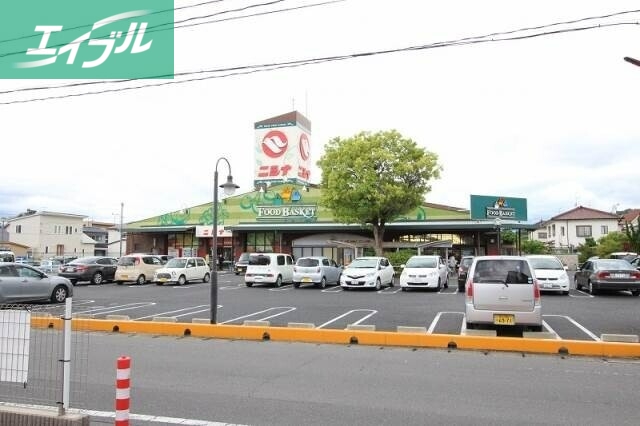 スーパー　ニシナフードバスケット三門店（スーパー）まで585m