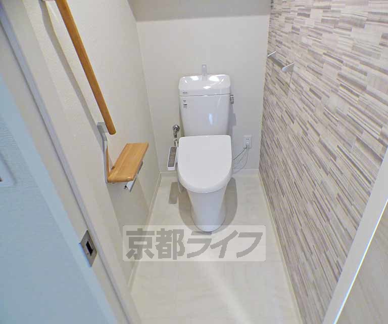 トイレ　ウォシュレット機能付きのトイレです。