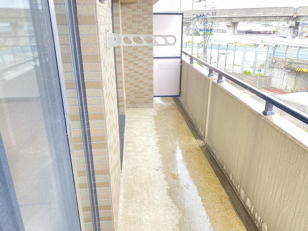バルコニー　広々バルコニーでお洗濯も楽々です♪