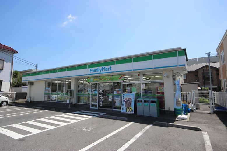 コンビニ　ファミリーマート（コンビニ）まで180m