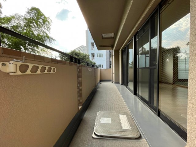 バルコニー　陽当たり良好なバルコニーです