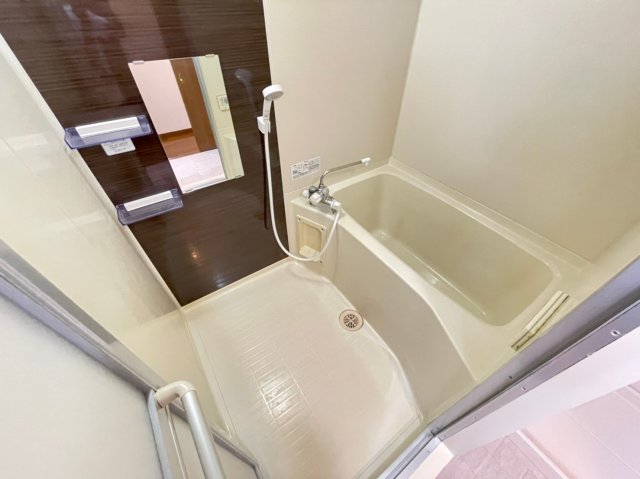 バス・シャワールーム　日々の疲れを癒すお風呂付です