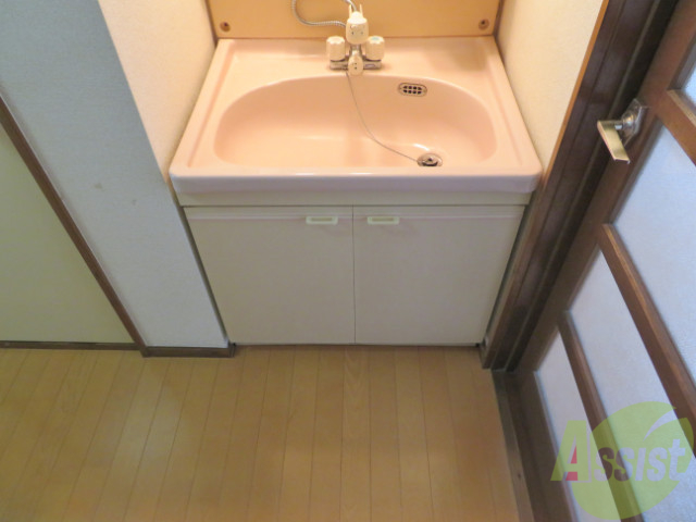 洗面設備　シャンプードレッサー付き洗面台なので便利ですよ。