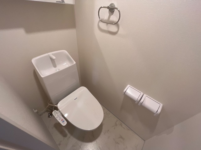 トイレ　※同施工会社参考写真