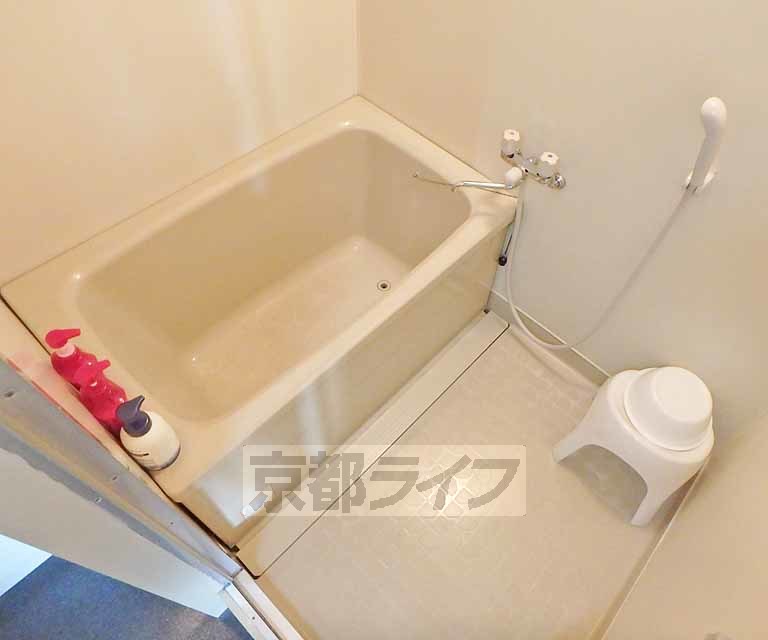 バス・シャワールーム　バスルームです