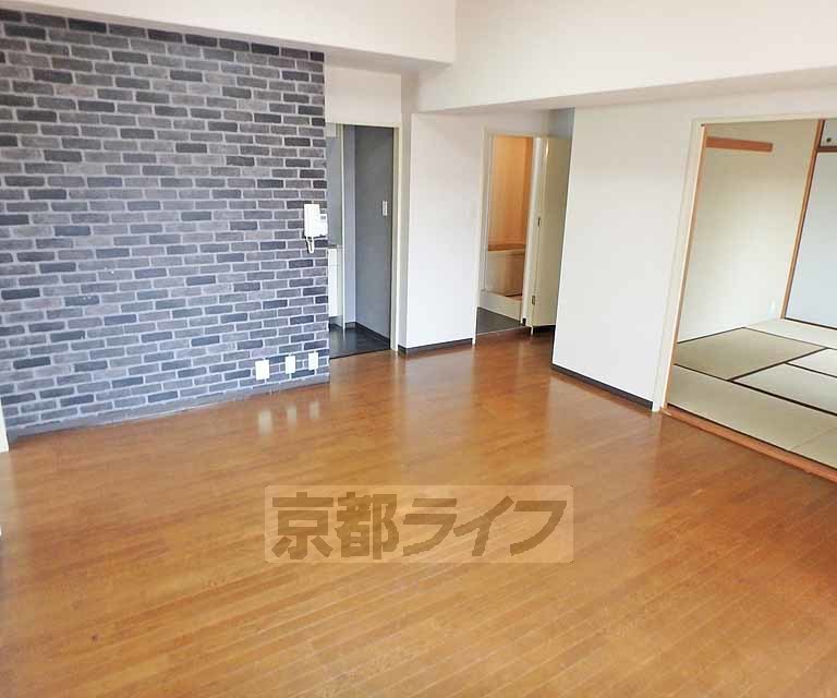 居室・リビング　広々リビングルームです