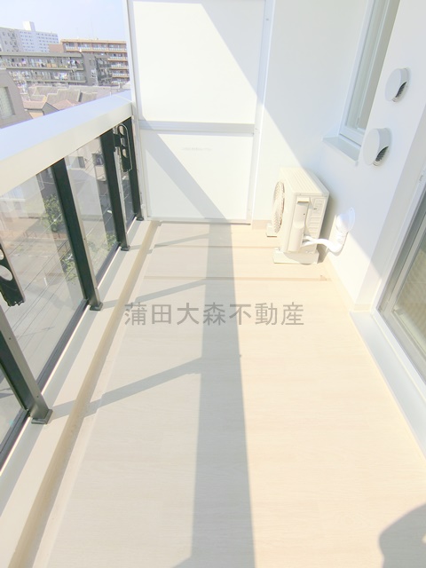 バルコニー　物干し金具付きのバルコニー