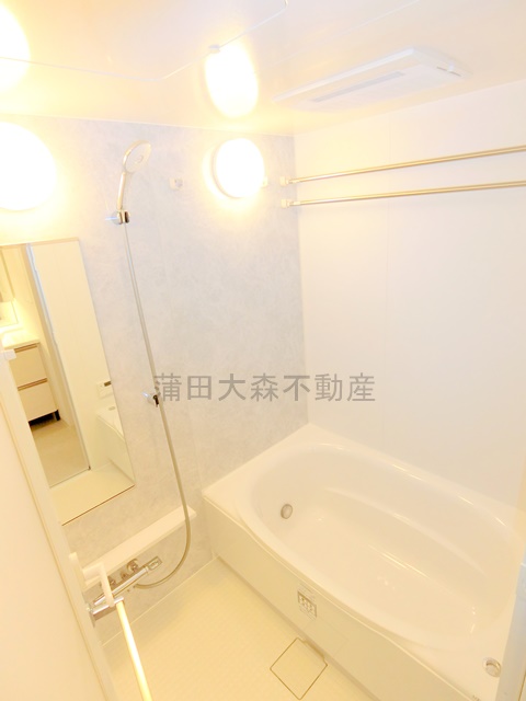 バス・シャワールーム　追焚と浴室乾燥機付きのお風呂　バスルーム