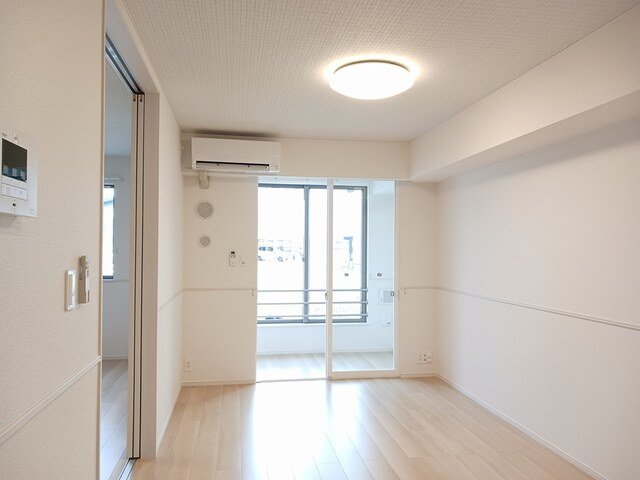 居室・リビング　こちらのリビングで趣味の時間をお楽しみください