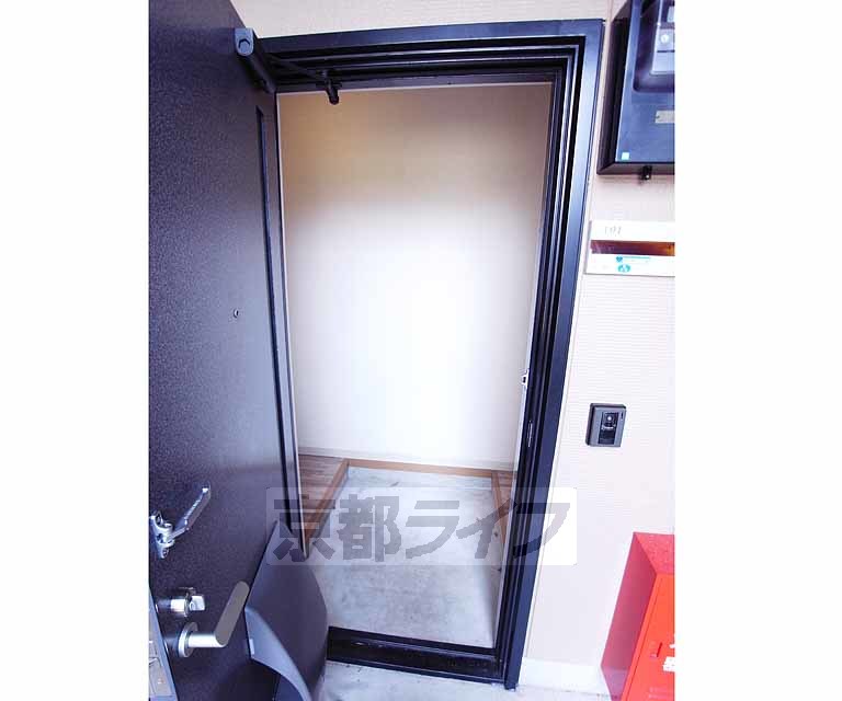 玄関　玄関の後ろにシューズボックスを置くスペースもありますよ！