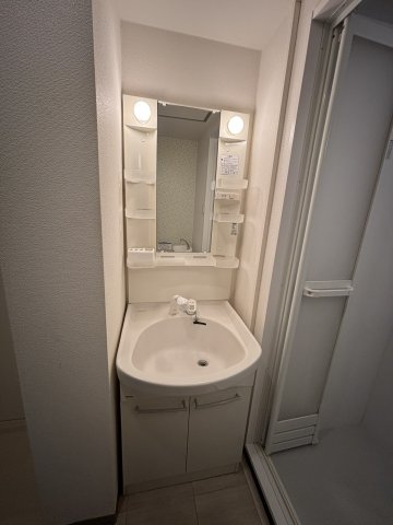 洗面設備　使いやすい独立洗面台です