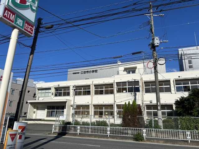 小学校　筑紫野市立二日市小学校（小学校）まで18m