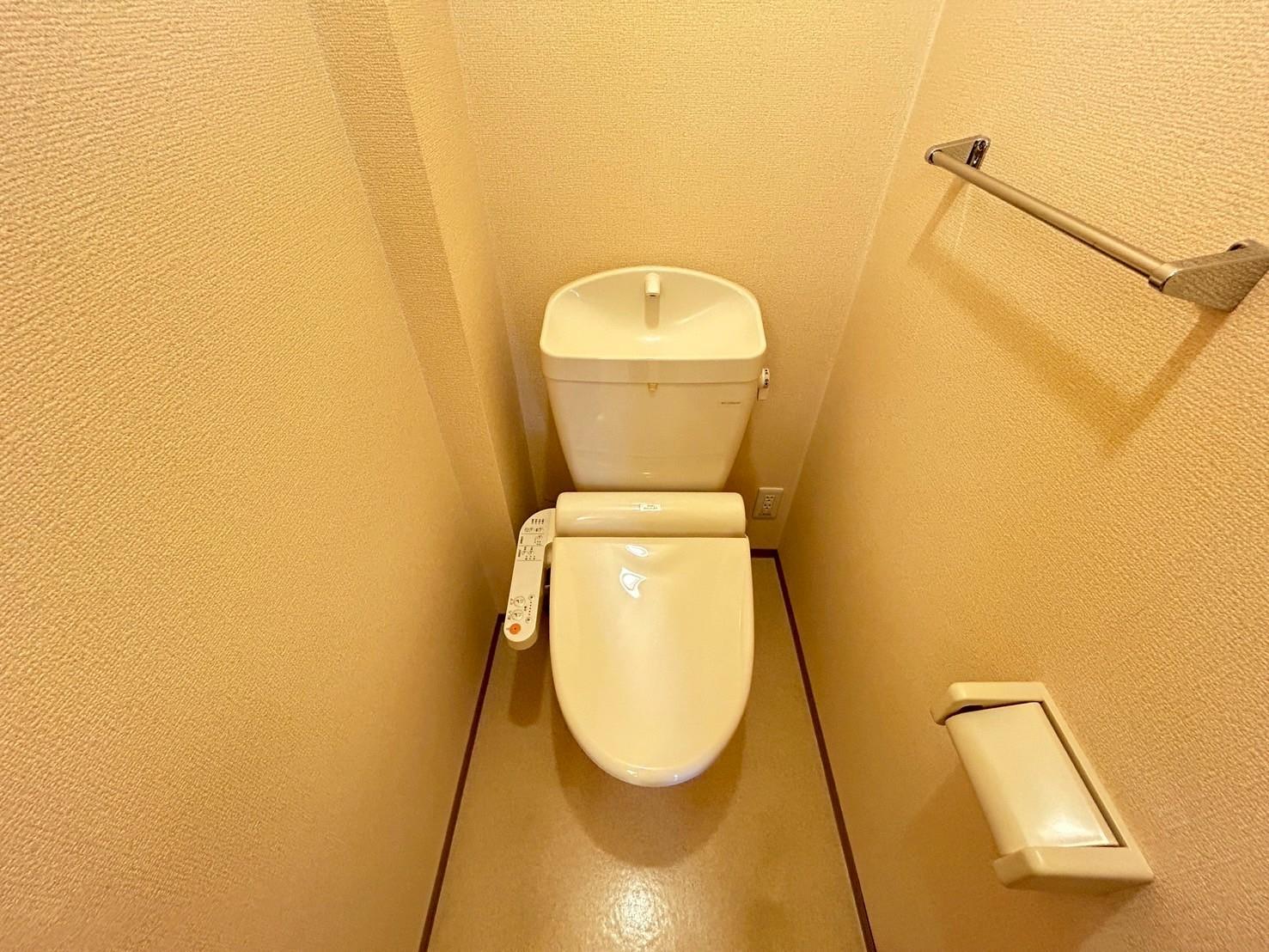 トイレ　温水洗浄暖房便座