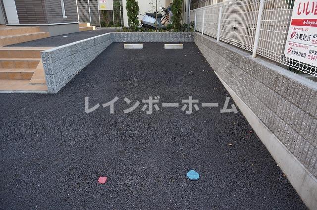 駐車場　駐車場があるので、車を買う予定の方も安心です