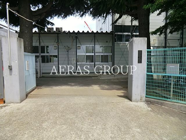 中学校　杉並区立井草中学校（中学校）まで682m