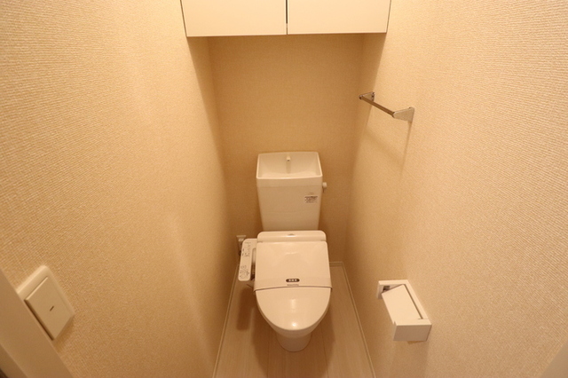 トイレ　温水洗浄暖房便座