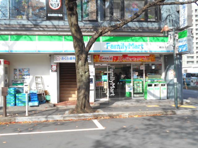 コンビニ　ファミリーマート鷺沼駅前店（コンビニ）まで382m