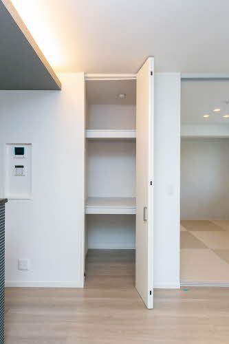 収納　ＬＤＫにある収納スペースです。日用品の収納など様々な用途で…