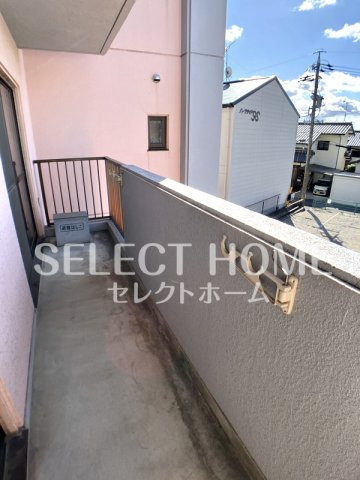 バルコニー　開放的で明るい空間を演出してくれるバルコニーです