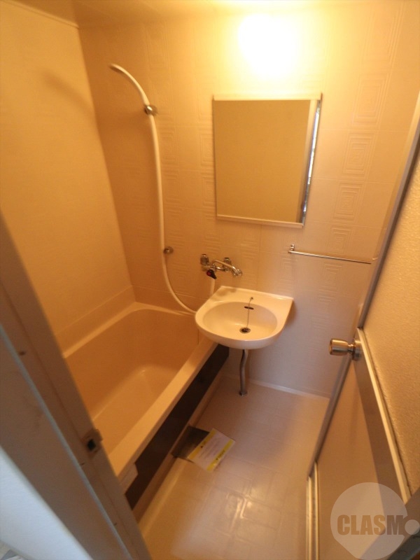 バス・シャワールーム　清潔感のあるバスルーム