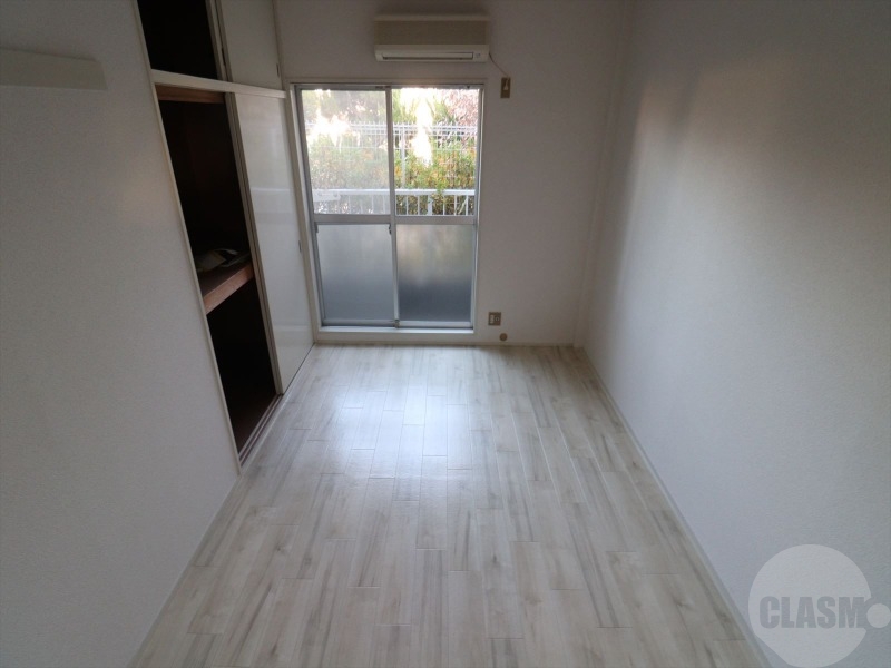 居室・リビング　６帖の洋室です