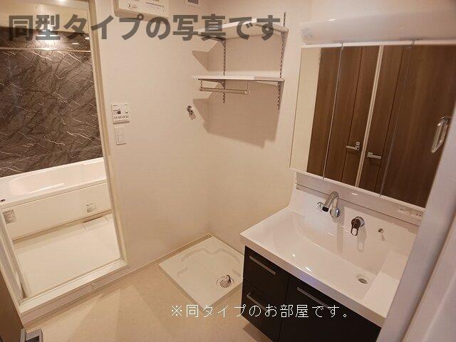 洗面設備　明るい洗面所です