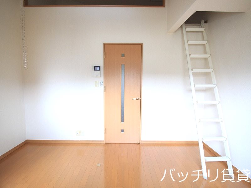 居室・リビング　同型タイプの為、現状を優先致します。