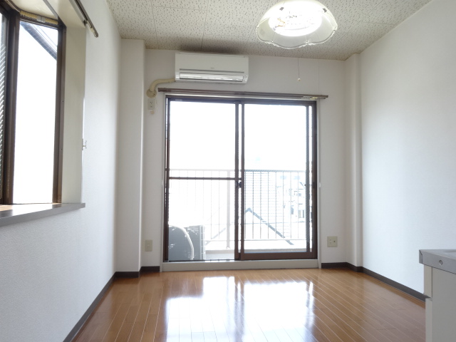 居室・リビング　チェリーヒルズ(GoodHome)