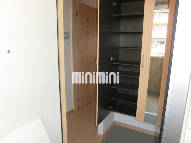 玄関　下駄箱＆センサーライトが完備された玄関です