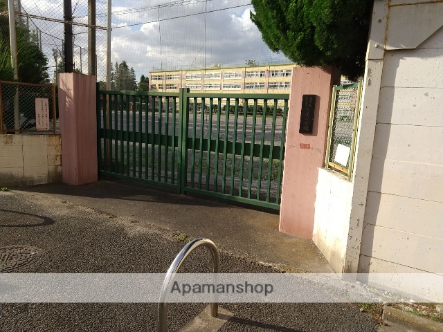 中学校　向陽中学校（中学校）まで1402m